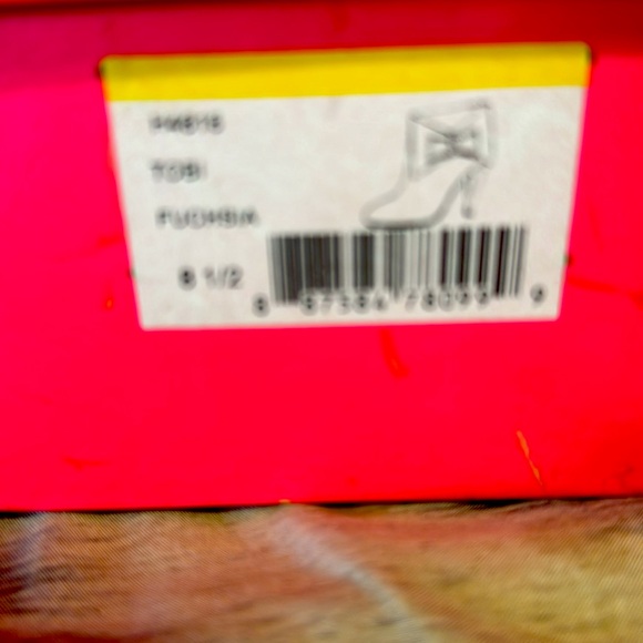 Betsy Johnson booties EUC… In original box - Picture 9 of 9